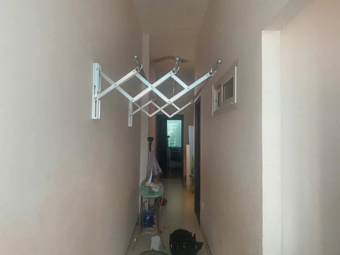 hinh-lap-dat-gian-phoi-gan-tuong