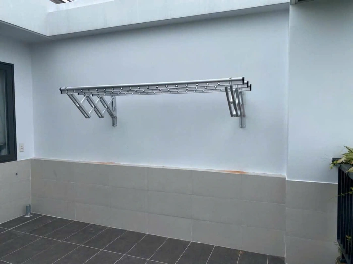 hinh-lap-dat-gian-phoi-gan-tuong