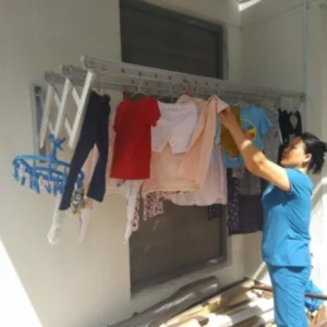 hinh-lap-dat-gian-phoi-xep-ngang-gan-tuong