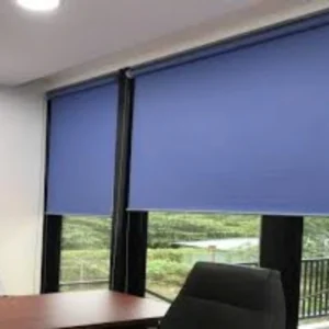 Màn cửa cuốn chắn sáng cho không gian văn phòng